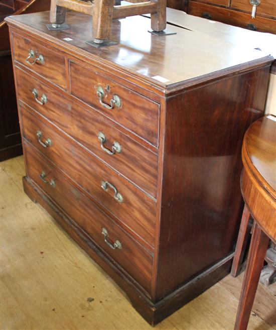 Georgian mahogany chest of drawers